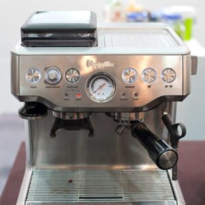 Cafeteira Espresso Compacta com Vaporizador